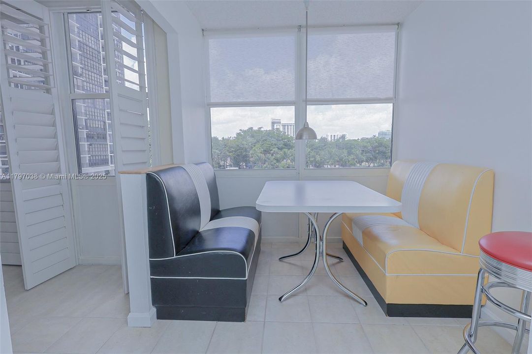 待售: $655,000 (2 贝兹, 2 浴室, 1723 平方英尺)