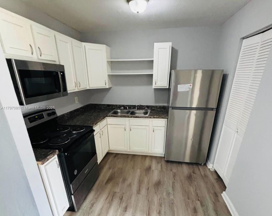 For Sale: $89,000 (2 beds, 1 baths, 950 Square Feet)