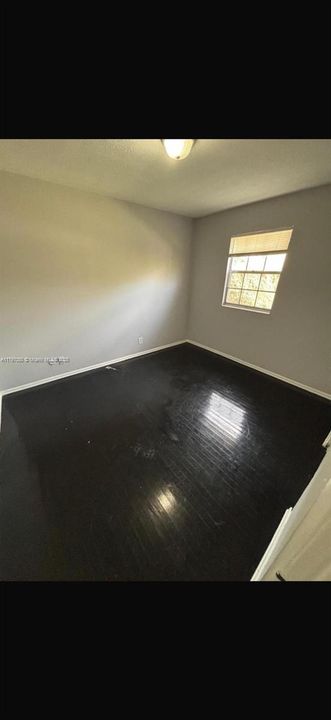 For Sale: $89,000 (2 beds, 1 baths, 950 Square Feet)