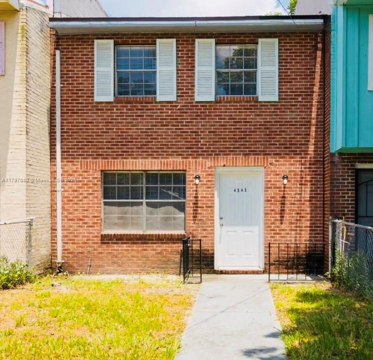 For Sale: $89,000 (2 beds, 1 baths, 950 Square Feet)