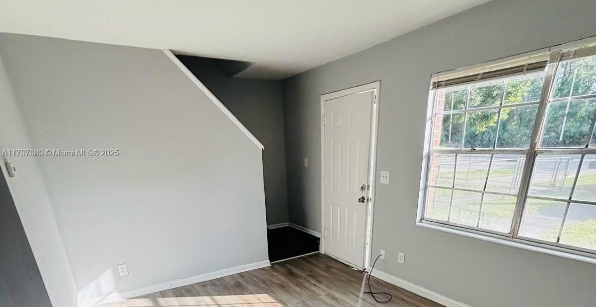 For Sale: $89,000 (2 beds, 1 baths, 950 Square Feet)