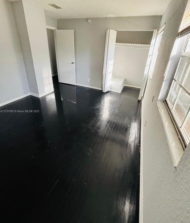 For Sale: $89,000 (2 beds, 1 baths, 950 Square Feet)