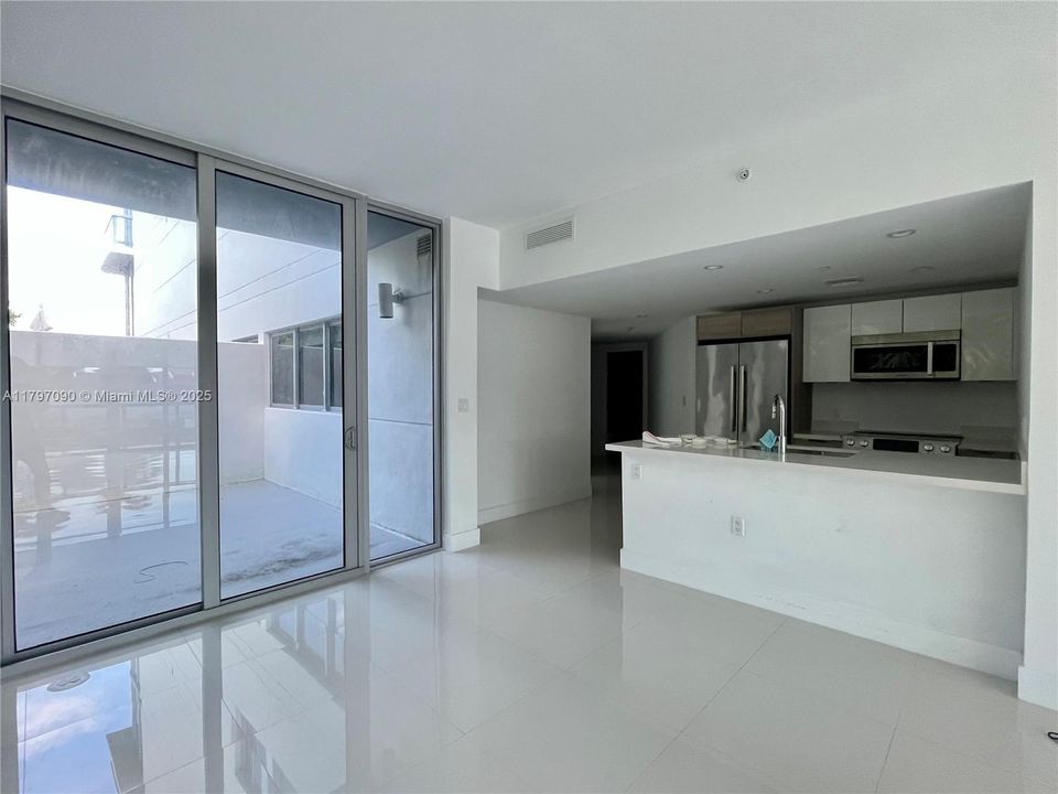 Recently Rented: $5,000 (2 beds, 2 baths, 1276 Square Feet)