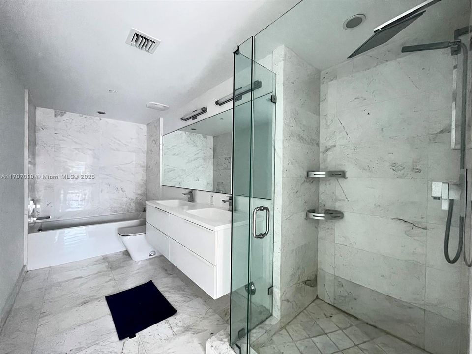 Recently Rented: $5,000 (2 beds, 2 baths, 1276 Square Feet)