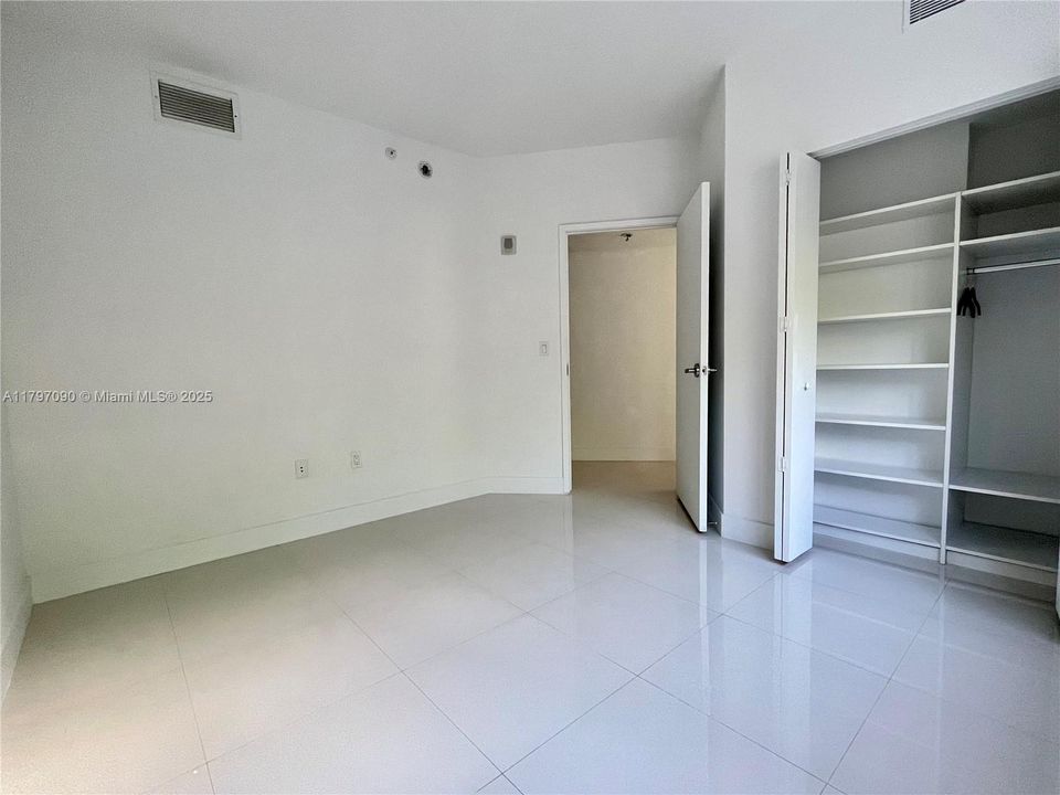 Recently Rented: $5,000 (2 beds, 2 baths, 1276 Square Feet)