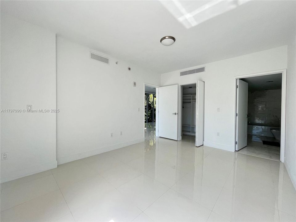 Recently Rented: $5,000 (2 beds, 2 baths, 1276 Square Feet)