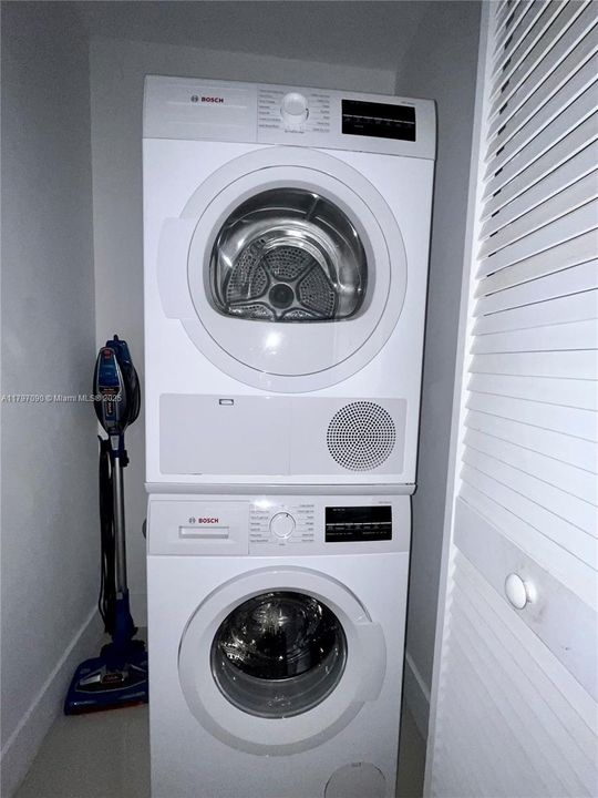 Recently Rented: $5,000 (2 beds, 2 baths, 1276 Square Feet)