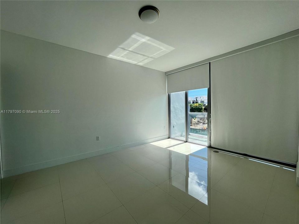 Recently Rented: $5,000 (2 beds, 2 baths, 1276 Square Feet)