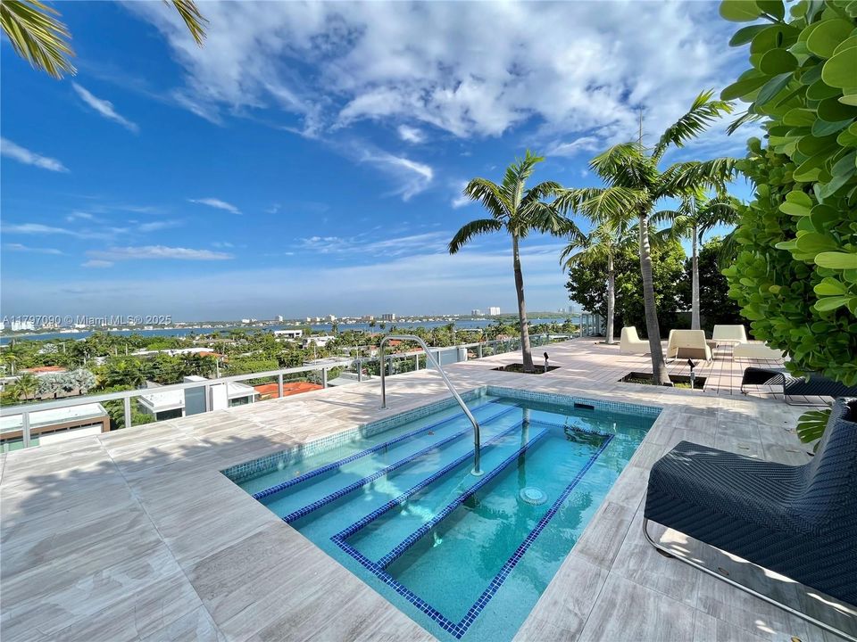 Recently Rented: $5,000 (2 beds, 2 baths, 1276 Square Feet)