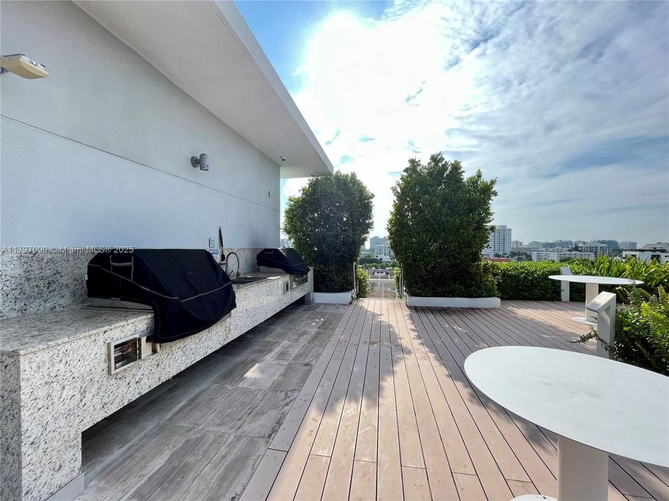 Recently Rented: $5,000 (2 beds, 2 baths, 1276 Square Feet)