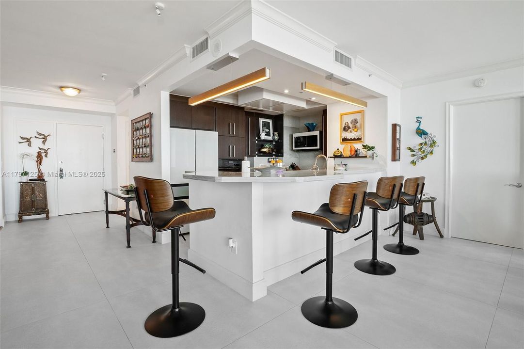 Vendido Recientemente: $3,270,000 (2 camas, 2 baños, 2110 Pies cuadrados)