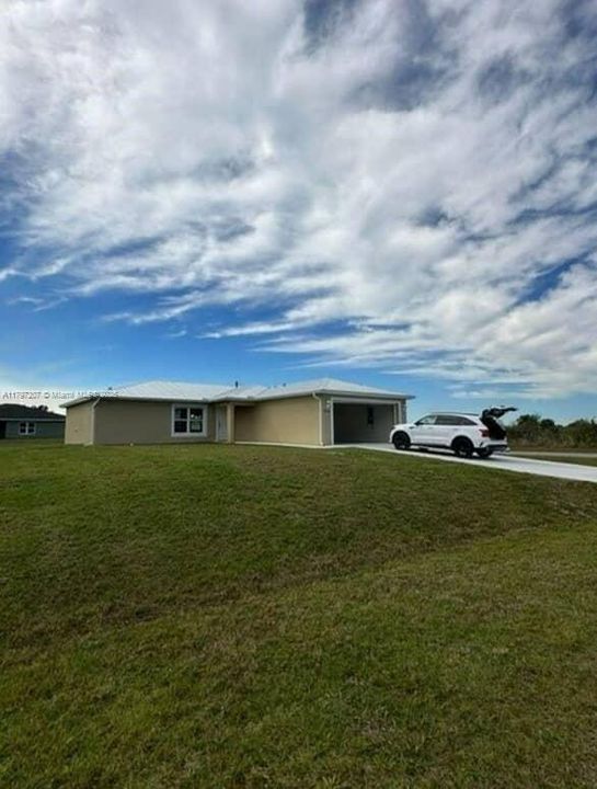 Recently Rented: $2,300 (3 beds, 2 baths, 0 Square Feet)