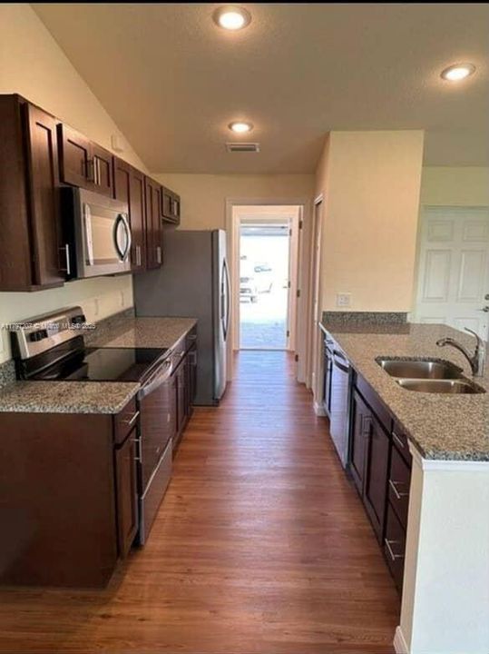 Recently Rented: $2,300 (3 beds, 2 baths, 0 Square Feet)