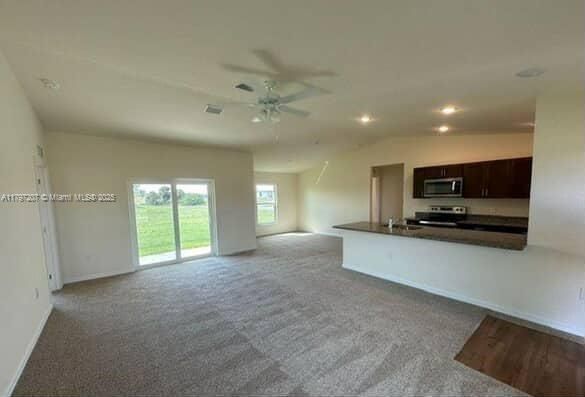 Recently Rented: $2,300 (3 beds, 2 baths, 0 Square Feet)