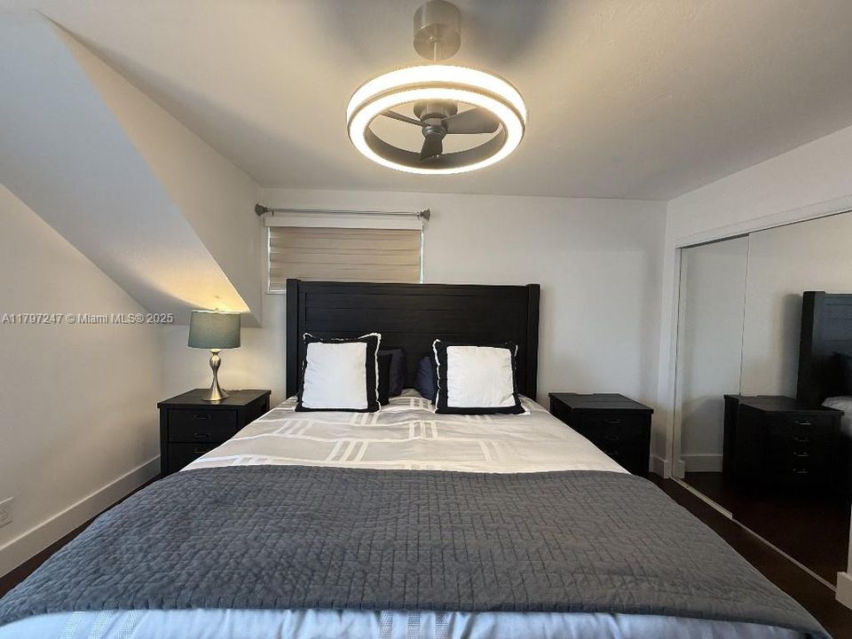 For Sale: $899,900 (4 beds, 2 baths, 1712 Square Feet)