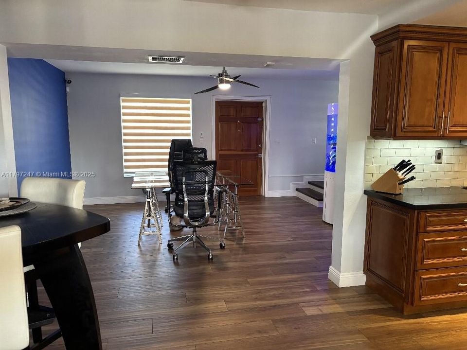 For Sale: $899,900 (4 beds, 2 baths, 1712 Square Feet)