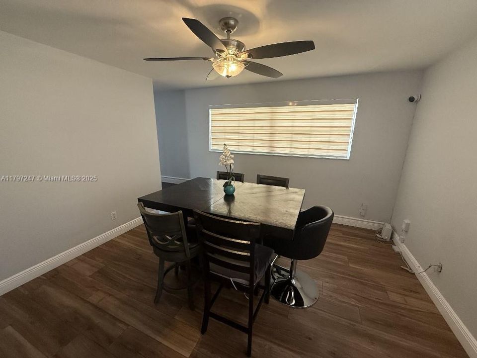For Sale: $899,900 (4 beds, 2 baths, 1712 Square Feet)