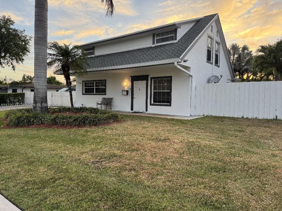 For Sale: $899,900 (4 beds, 2 baths, 1712 Square Feet)
