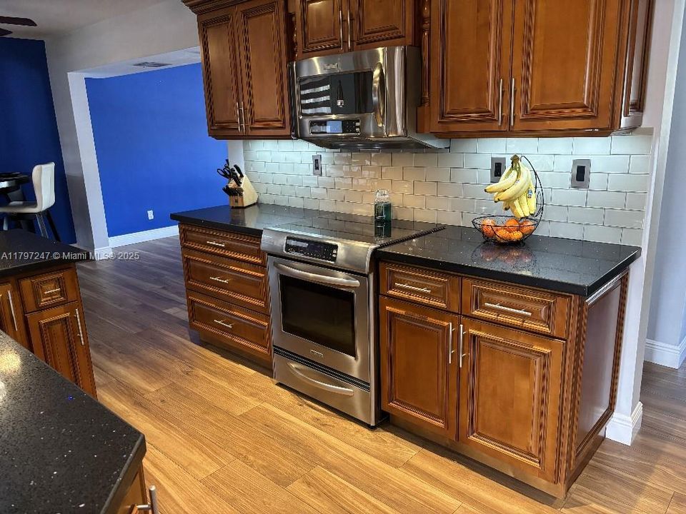 For Sale: $899,900 (4 beds, 2 baths, 1712 Square Feet)