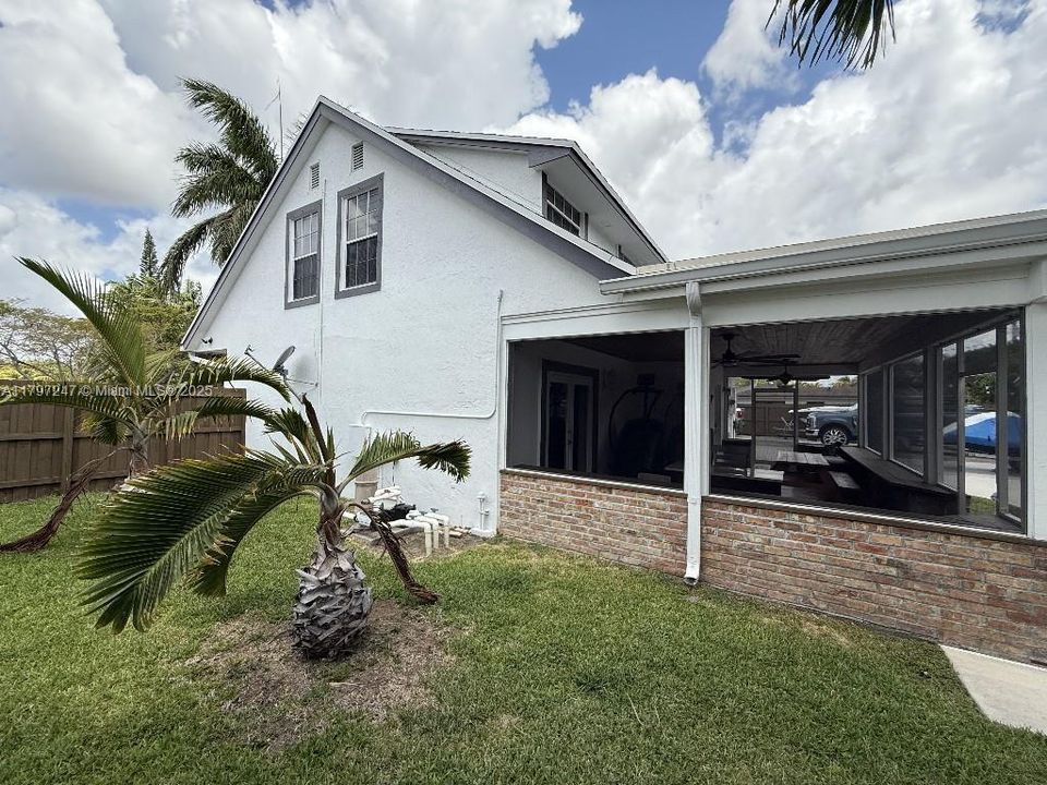For Sale: $899,900 (4 beds, 2 baths, 1712 Square Feet)