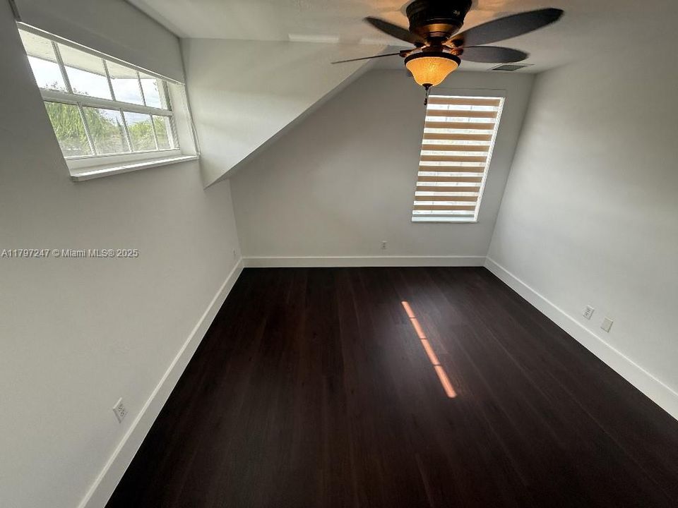 For Sale: $899,900 (4 beds, 2 baths, 1712 Square Feet)