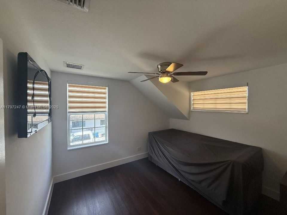 For Sale: $899,900 (4 beds, 2 baths, 1712 Square Feet)
