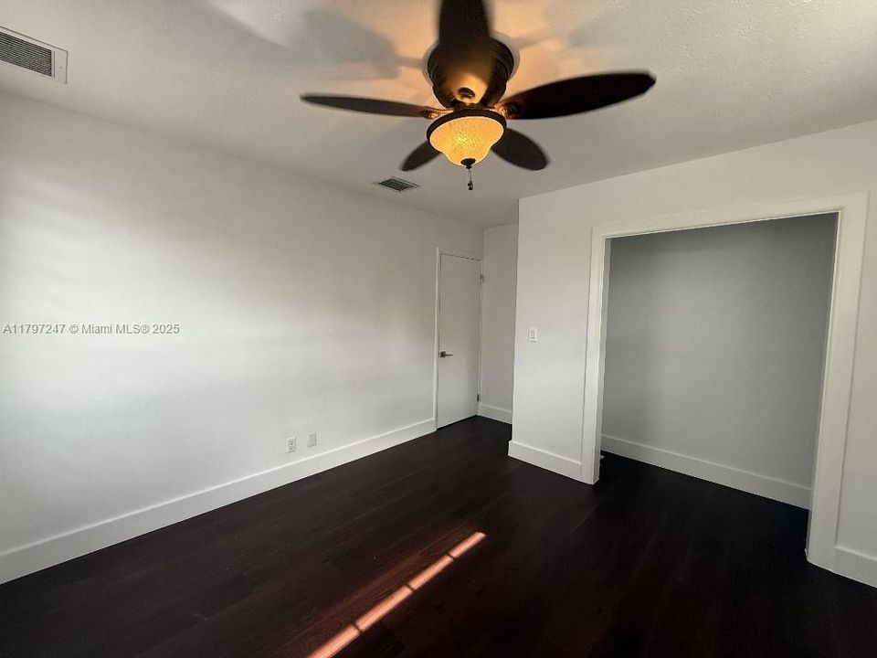 For Sale: $899,900 (4 beds, 2 baths, 1712 Square Feet)