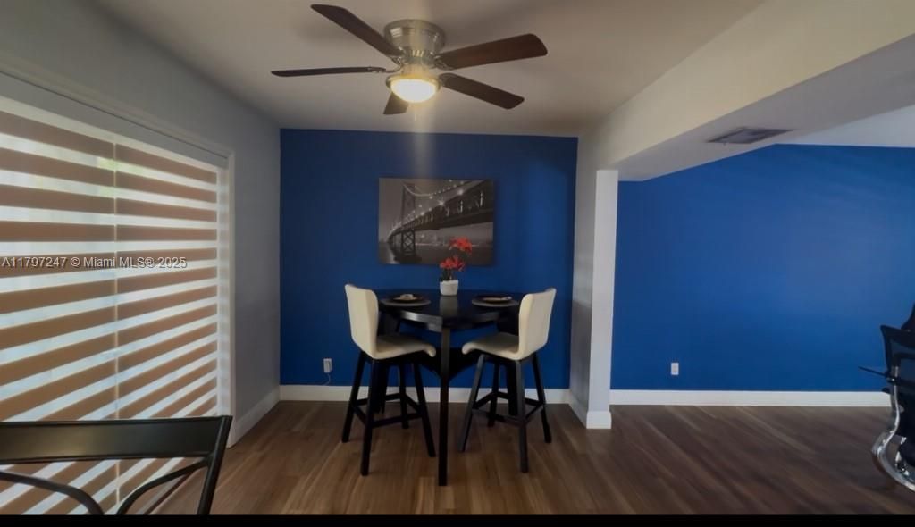 For Sale: $899,900 (4 beds, 2 baths, 1712 Square Feet)