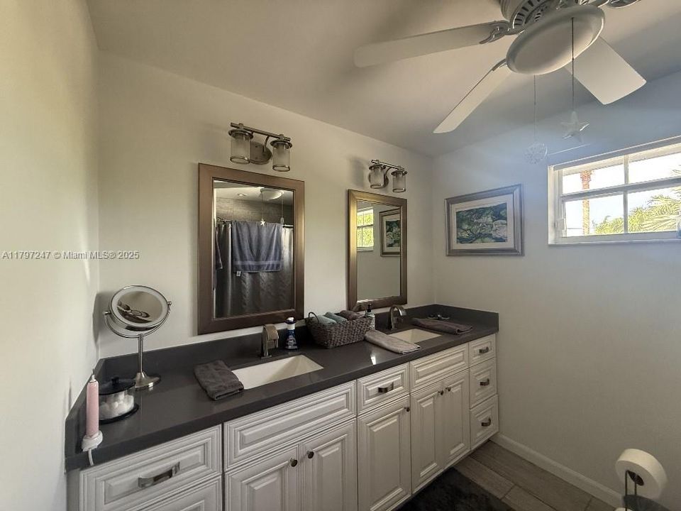 For Sale: $899,900 (4 beds, 2 baths, 1712 Square Feet)