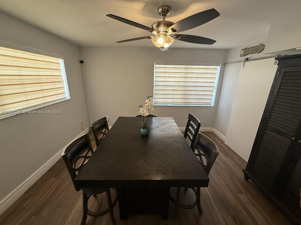 For Sale: $899,900 (4 beds, 2 baths, 1712 Square Feet)