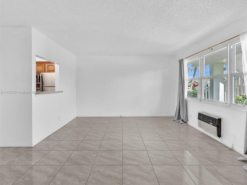 Vendido Recientemente: $89,999 (1 camas, 1 baños, 700 Pies cuadrados)