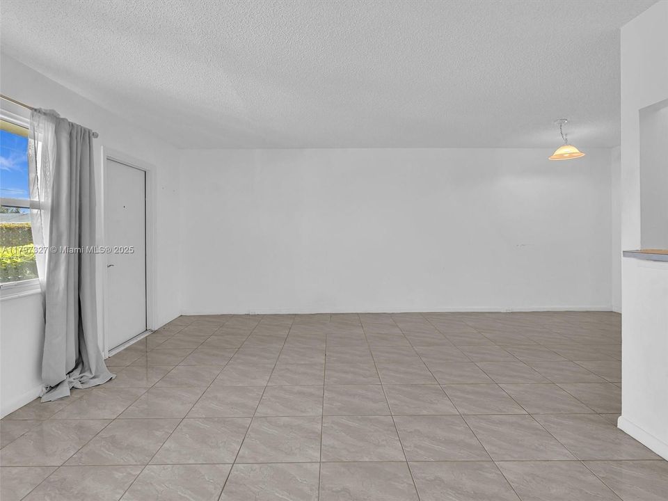 Vendido Recientemente: $89,999 (1 camas, 1 baños, 700 Pies cuadrados)