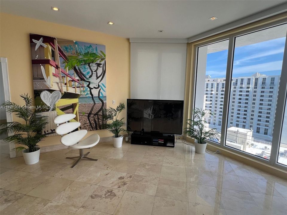 For Sale: $1,950,000 (2 beds, 2 baths, 1490 Square Feet)