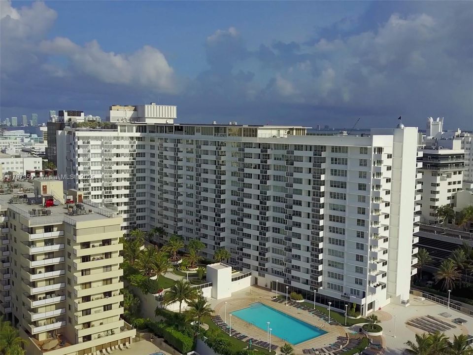 For Sale: $1,950,000 (2 beds, 2 baths, 1490 Square Feet)
