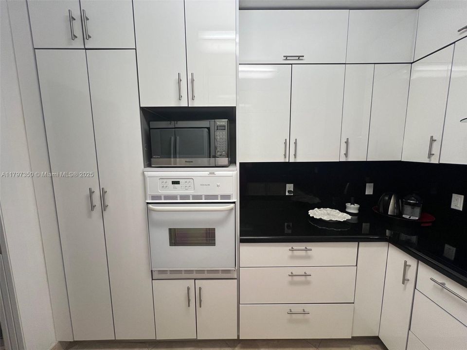 For Sale: $1,950,000 (2 beds, 2 baths, 1490 Square Feet)