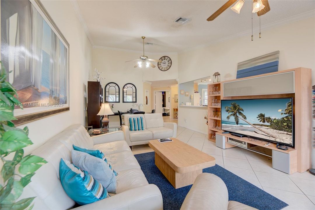 待售: $384,900 (3 贝兹, 2 浴室, 1364 平方英尺)