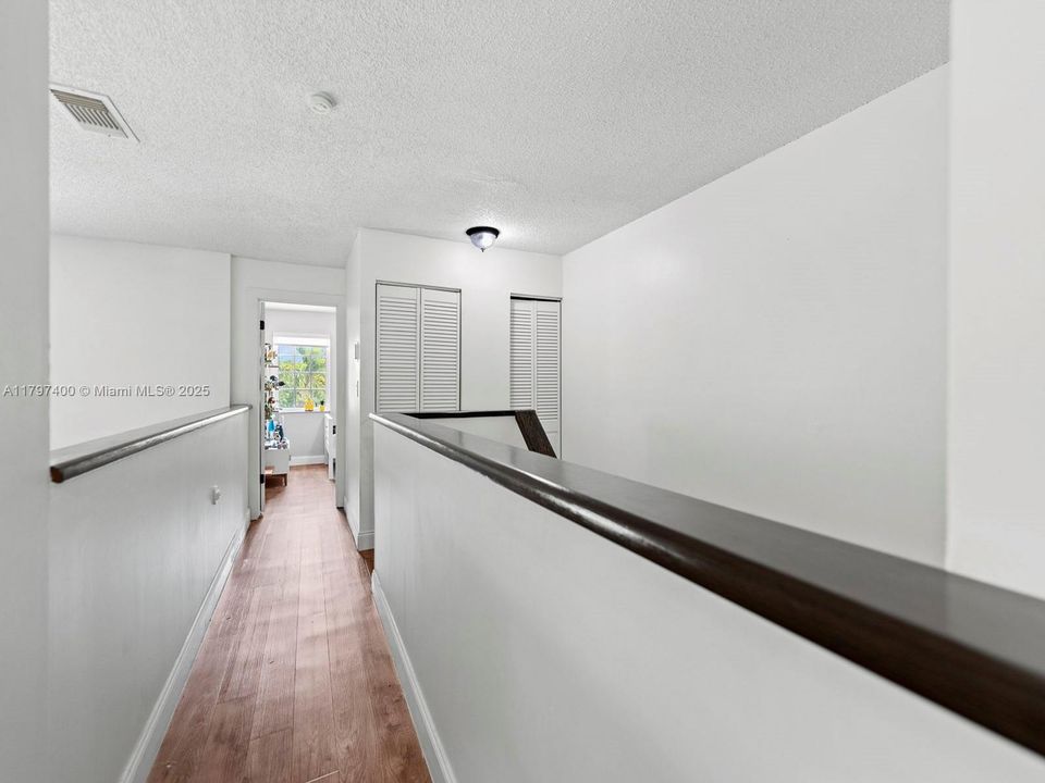 Recently Sold: $415,000 (3 beds, 2 baths, 1731 Square Feet)