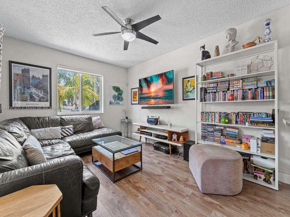 Recently Sold: $415,000 (3 beds, 2 baths, 1731 Square Feet)