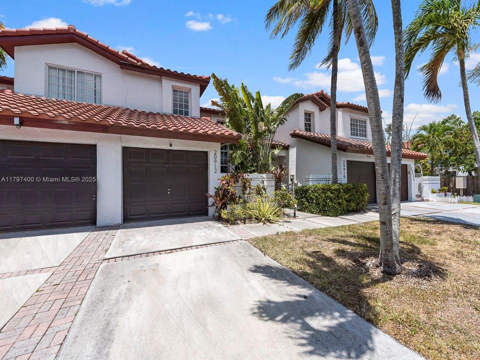 Recently Sold: $415,000 (3 beds, 2 baths, 1731 Square Feet)