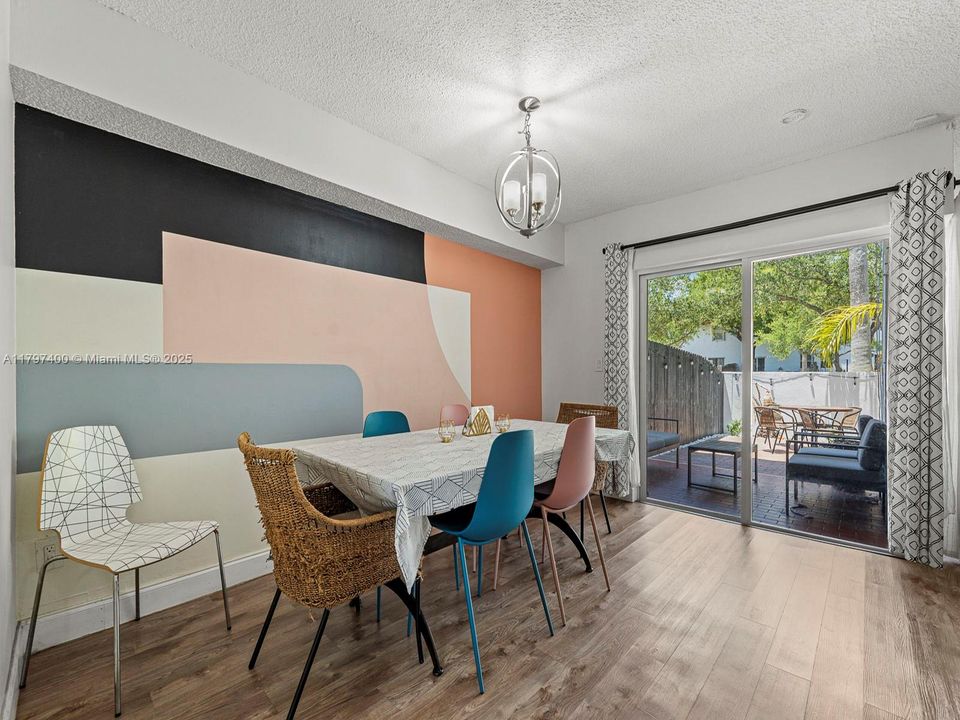 Recently Sold: $415,000 (3 beds, 2 baths, 1731 Square Feet)