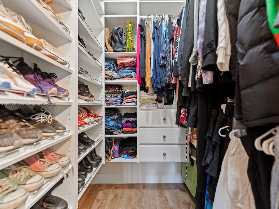 Recently Sold: $415,000 (3 beds, 2 baths, 1731 Square Feet)