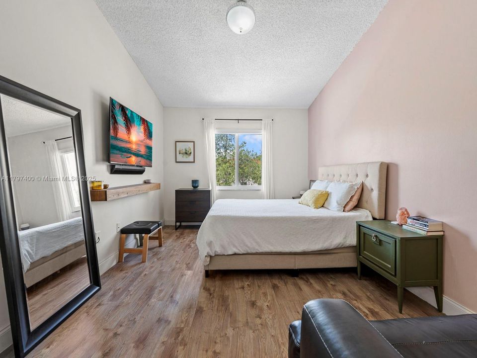 Recently Sold: $415,000 (3 beds, 2 baths, 1731 Square Feet)