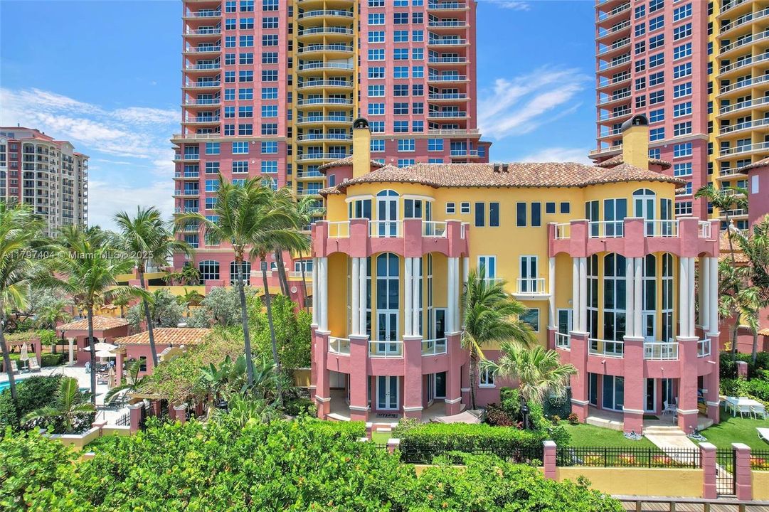 Recently Sold: $4,500,000 (5 beds, 6 baths, 5265 Square Feet)