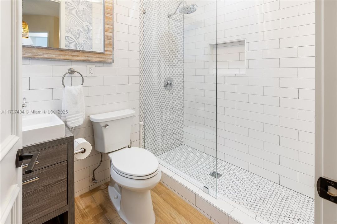 Guest Bathroom 4, Fourth Floor