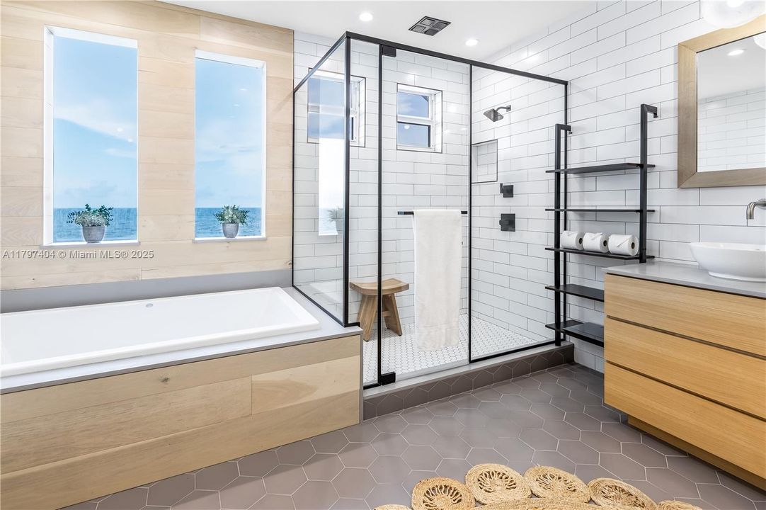 Main Bathroom, 4th Floor