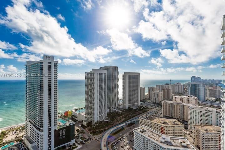 For Rent: $7,900 (2 beds, 2 baths, 1075 Square Feet)