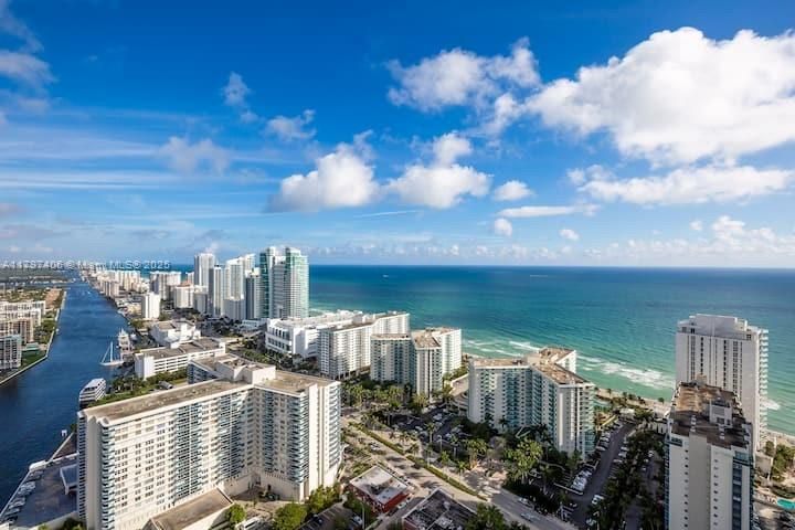 For Rent: $7,900 (2 beds, 2 baths, 1075 Square Feet)