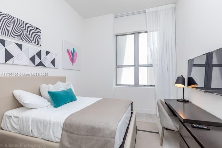 For Rent: $7,900 (2 beds, 2 baths, 1075 Square Feet)