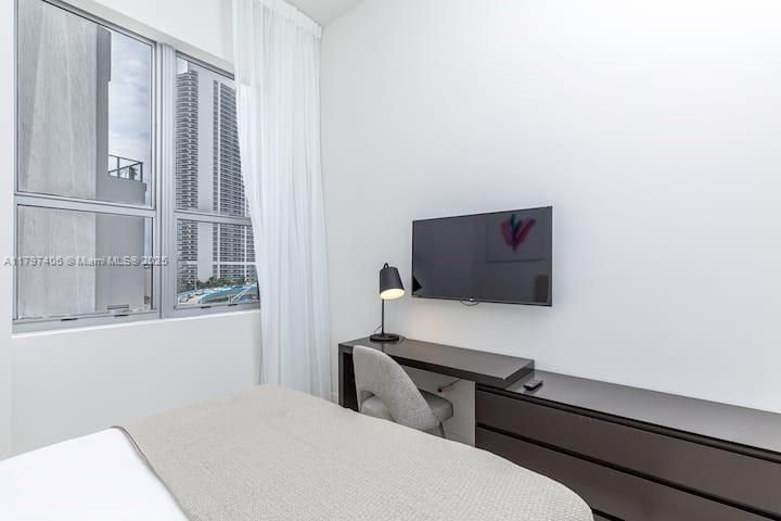 For Rent: $7,900 (2 beds, 2 baths, 1075 Square Feet)