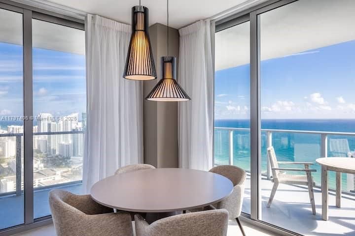 For Rent: $7,900 (2 beds, 2 baths, 1075 Square Feet)